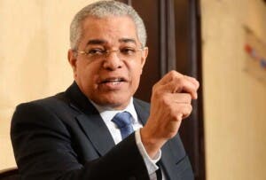 Luis Reyes ve baja economía refleja males internos