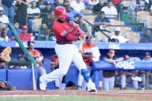 Leones se ponen a un paso de la final con victoria sobre los Toros