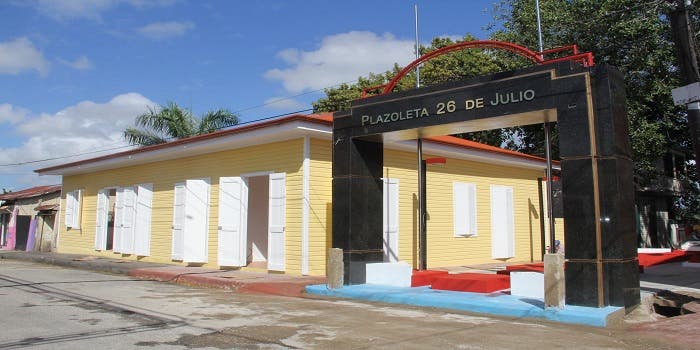 Cuando los meses van en mayúscula