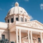 Abinader cambia de postura y RD aceptará temporalmente migrantes deportados por EE. UU.
