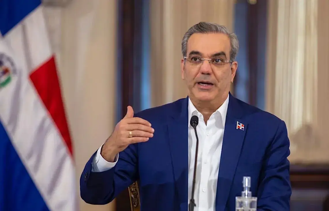 ¿Debe Luis Abinader aceptar la presidencia del PRM?