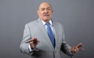 Ramón Alburquerque regresó al país para continuar tratamiento médico