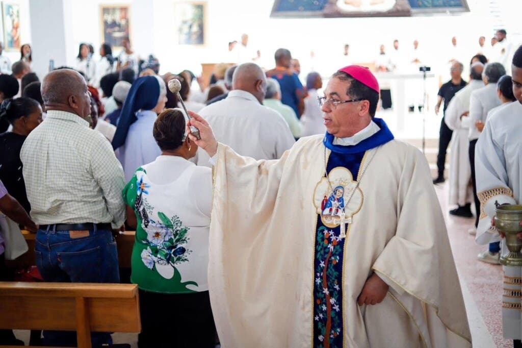 Consagran Santuario María de la Altagracia en Hato Mayor 