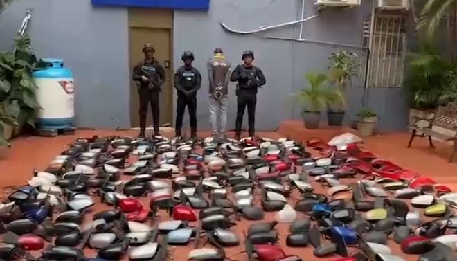 Detienen joven con camión repleto de piezas automotrices sin documentación en Villa Juana