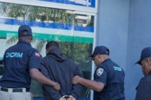 Hombre se entrega por homicidio de chofer durante atentado en Santiago Oeste