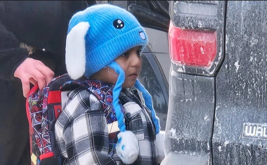 Un juez federal bloquea la deportación del niño de 5 años y su padre detenidos en Minesota