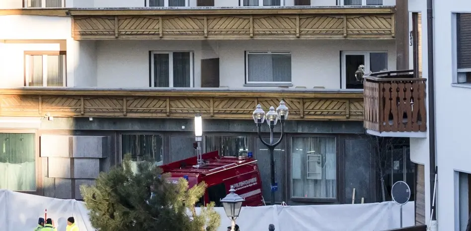 Incendio en bar en estación suiza de esquí deja decenas de muertos