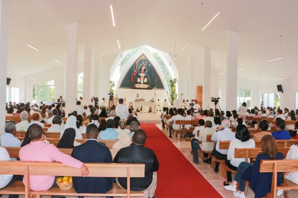 Consagran Santuario María de la Altagracia en Hato Mayor 