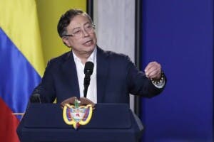 Gustavo Petro amenaza con volver a tomar las armas ante la «amenaza ilegítima» de Donald Trump
