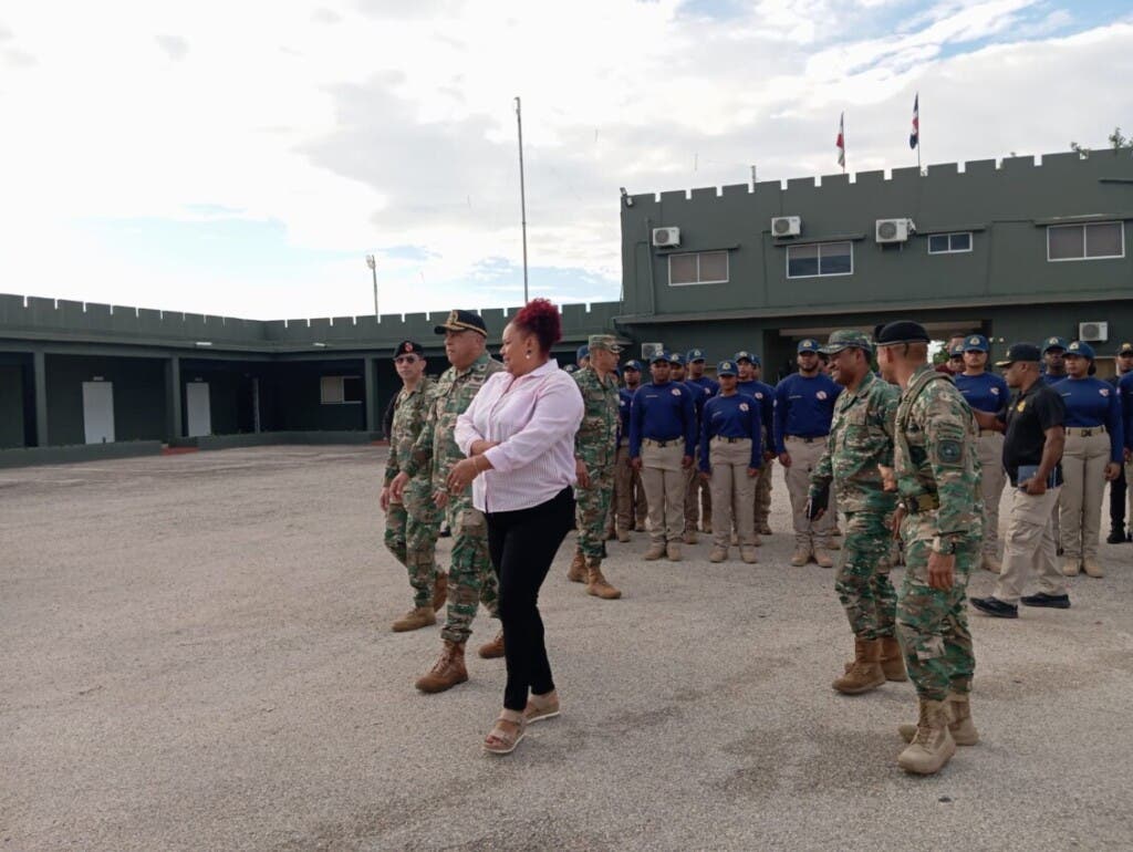 Migración deportó 380 mil inmigrantes ilegales en 2025 y busca superar la cifra en 2026