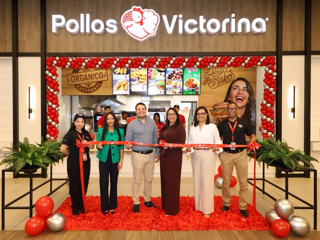 Pollos Victorina inaugura nueva sucursal en Ágora Santiago Center