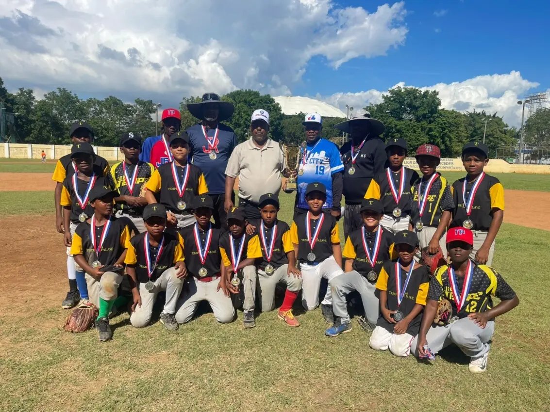 Ya hay campeones en el 36º Torneo Navideño de la Academia Deportiva Luisito Mercedes