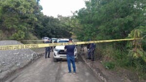 Hallan camioneta de víctimas en asesinato ocurrido en Tireo, La Vega