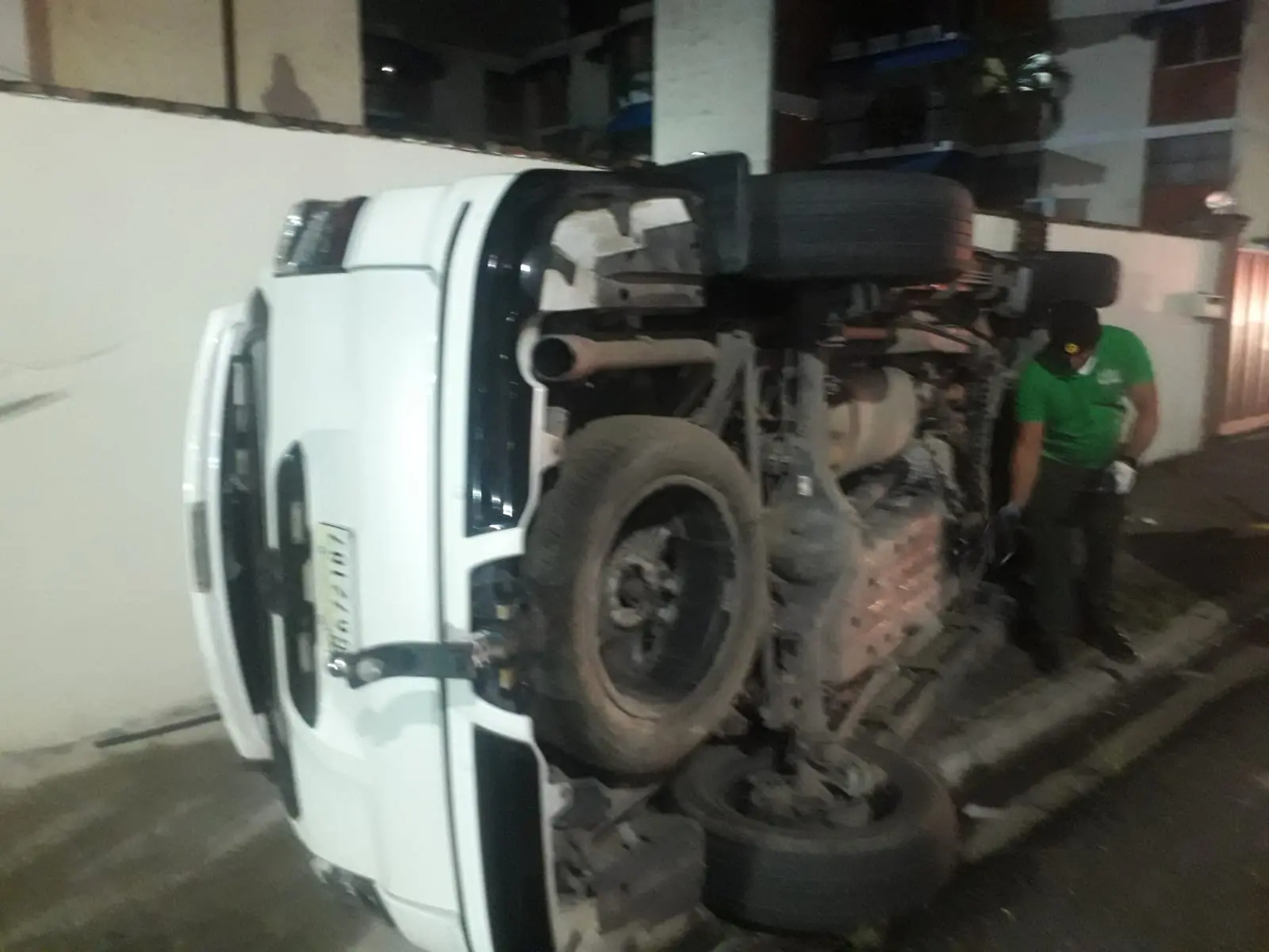 Aparatoso accidente deja un herido y dos vehículos con daños en el ensanche Julieta