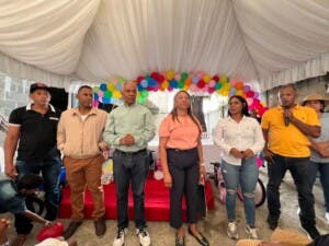 Francisco Fernández lleva alegría a niños con la Ruta del Día de Reyes