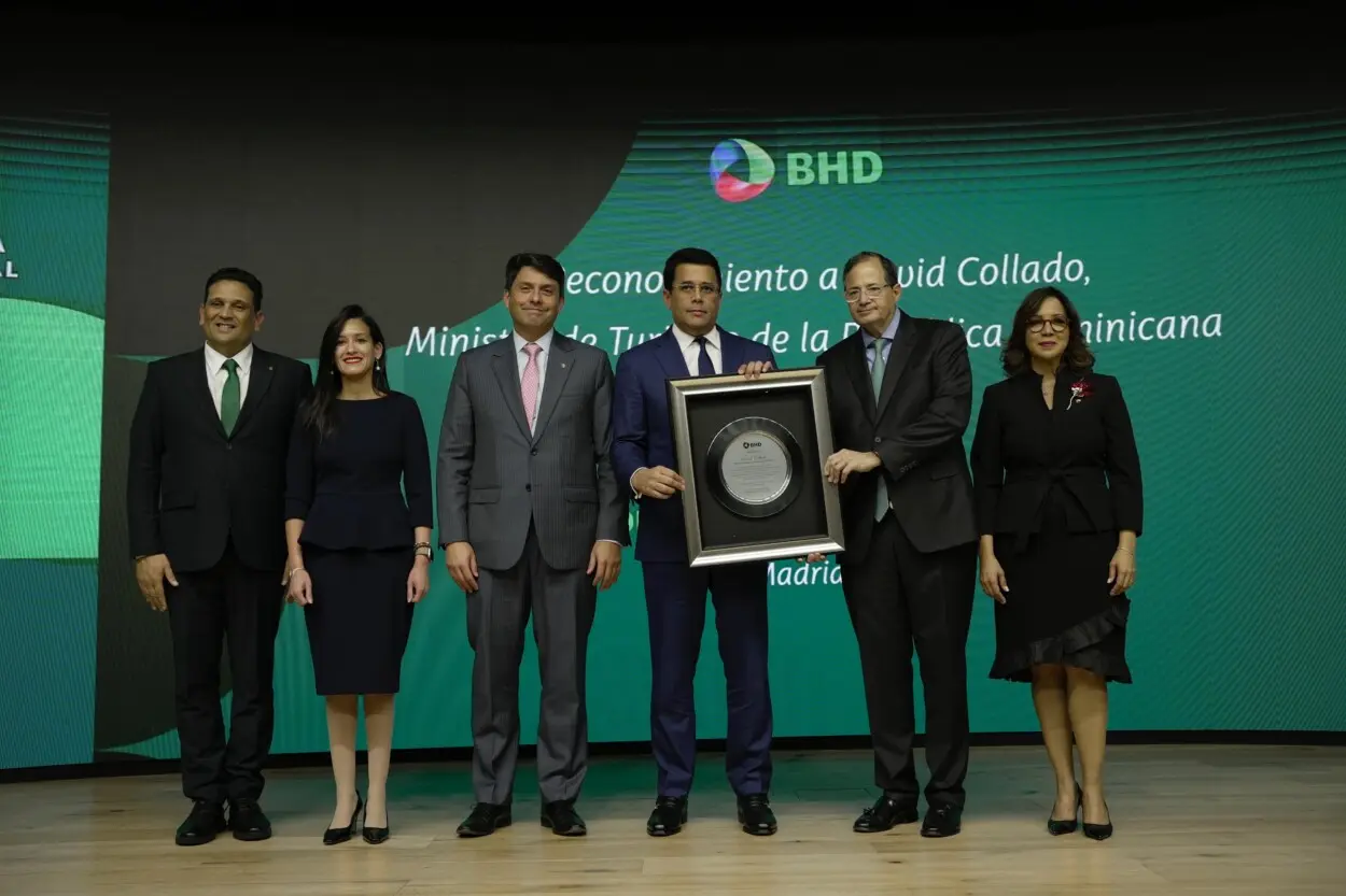 BHD reconoce en FITUR labor de ministro David Collado en favor del turismo