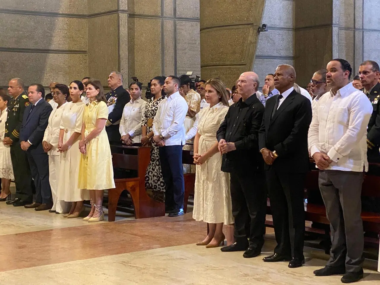 Abinader no asiste a la Basílica de Higüey por virus gripal, según Raquel Arbaje: “Me dijo que no tiene fuerzas”