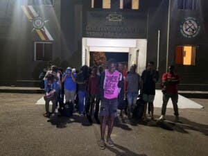 Ejército detiene a presunto traficante de personas y a 21 haitianos indocumentados