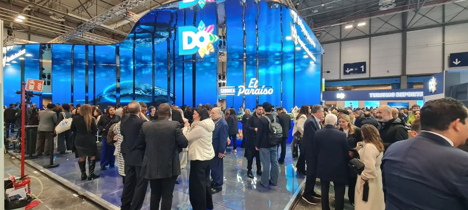 Estand dominicano destaca en FITUR 2026 por su propuesta turística y visión de inversión