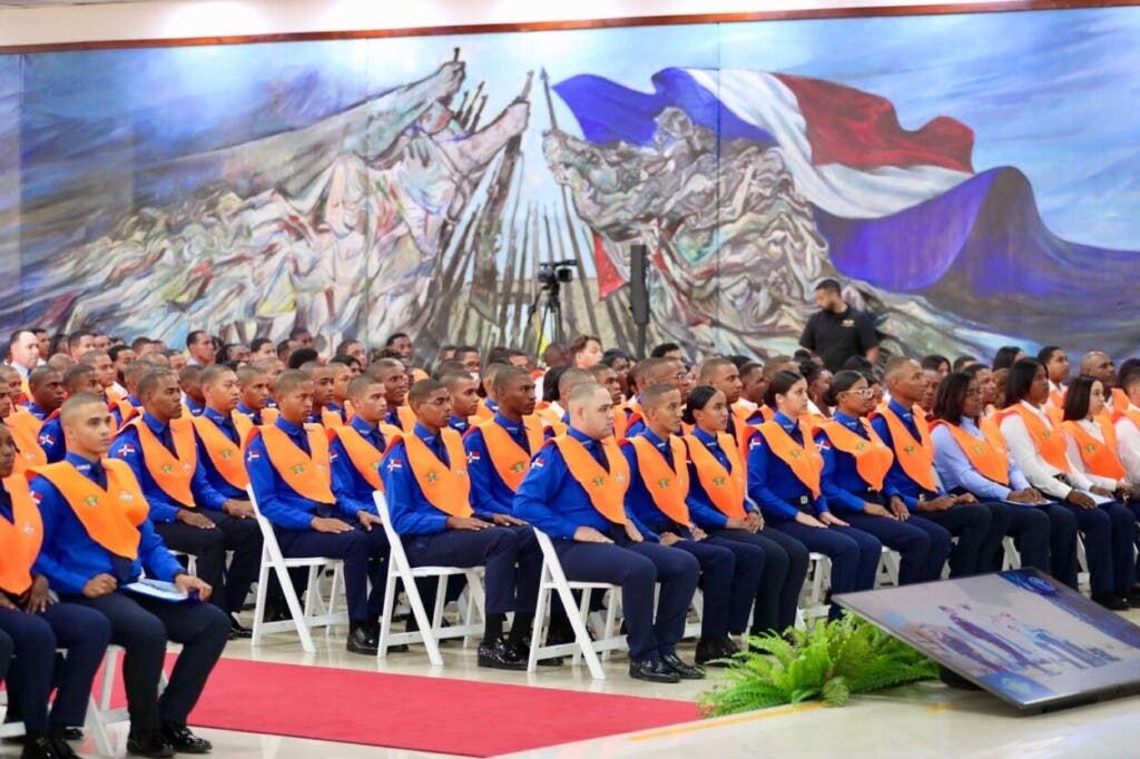 El CESAC celebra graduación y refuerza seguridad aeroportuaria