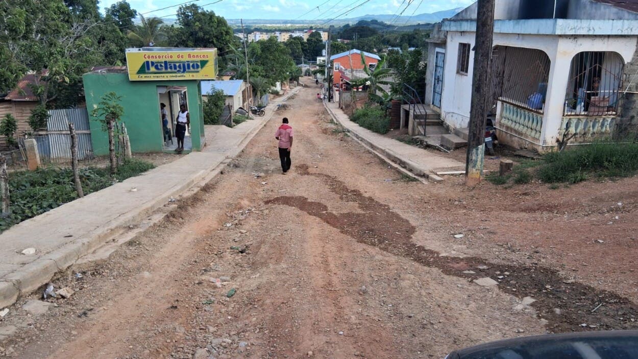 Sector Nuevo Renacer de Cotuí reclama asfaltado, aceras y atención de las autoridades