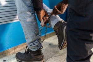 Entregan a Estados Unidos a dominicano acusado por asalto armado y agresión