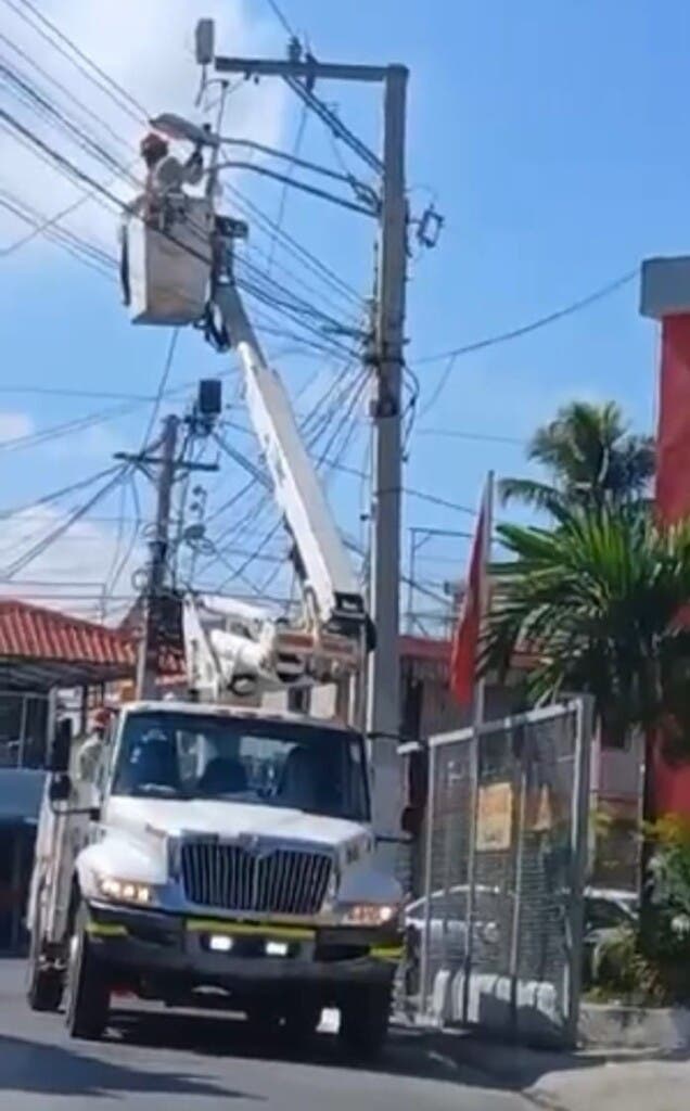El regidor del Partido Revolucionario Moderno (PRM) en este municipio, ingeniero Jerdenson Medina, ejecuta un amplio programa de iluminación pública con lámparas LED