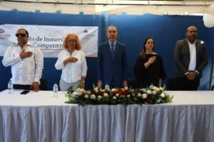 MESCyT fortalece programa de inglés para jóvenes de Santo Domingo Este