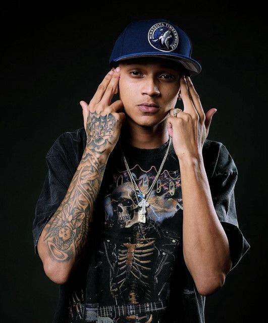 Ezzy R arrasa en YouTube con su nuevo sencillo ‘Se dejó del novio: ¡Más de 13 millones en un mes!