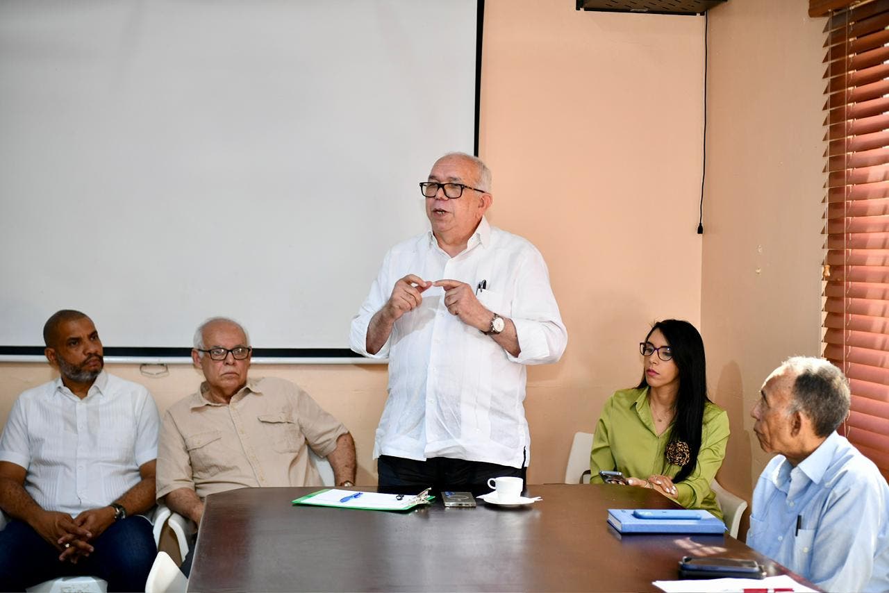 Ministerio de Agricultura y Bagrícola lanzan proyecto para fortalecer la uva de Neiba