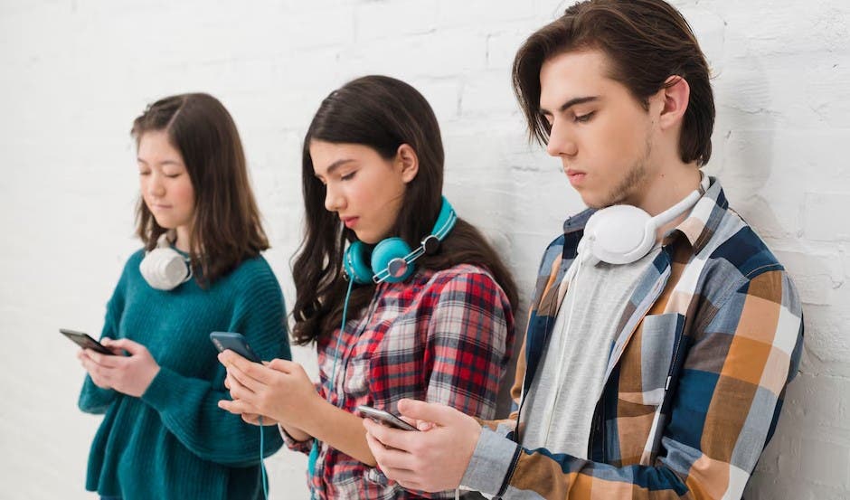 ¿Por qué deberíamos regular el acceso a redes sociales en adolescentes?