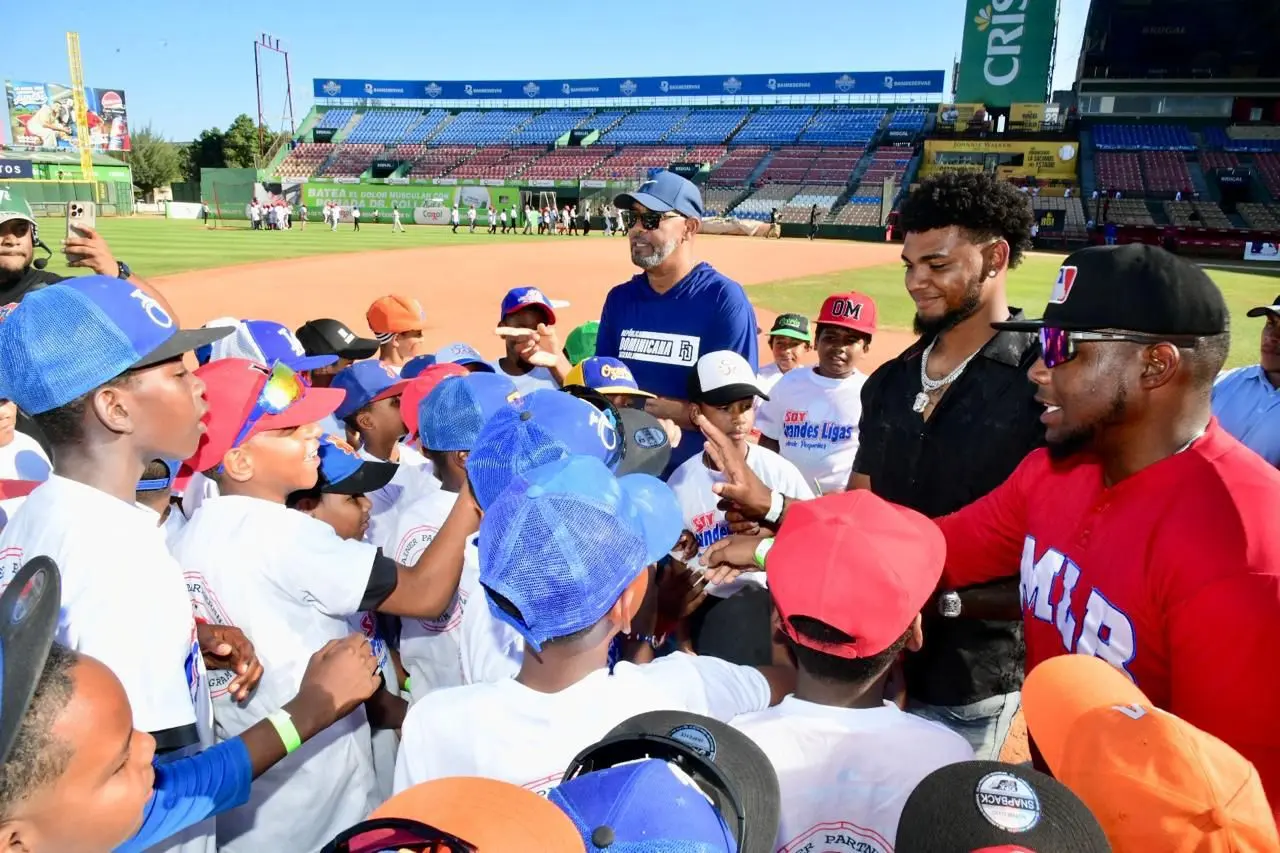 FEDOM–MLB concluyen clínicas de béisbol infantil