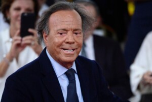 Julio Iglesias en la cuerda floja: Acusaciones de acoso sexual sacuden su legado