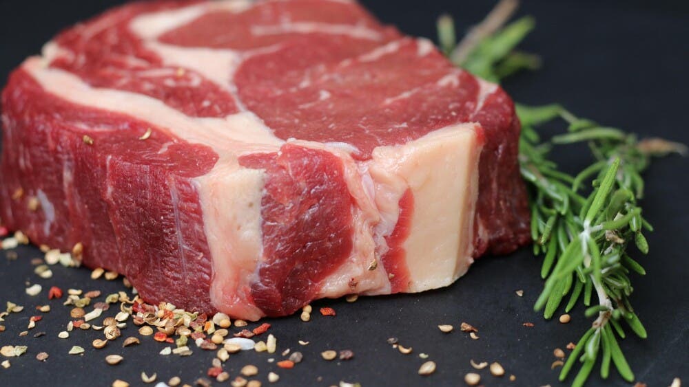 Pirámide alimenticia: Más carne roja, menos azúcar y no desayunar alcohol