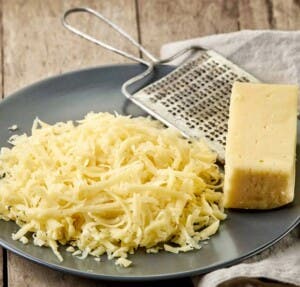 ¿Tienes este queso en tu nevera? La alerta de Listeria que pone en vilo a la diáspora en 20 estados