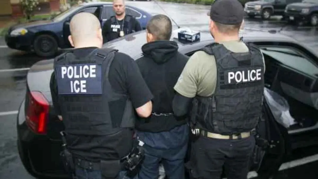 EE.UU. identifica al migrante acusado de chocar contra vehículos de ICE en Texas