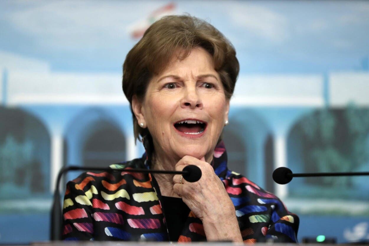 Senadores de EE.UU. rechazan aranceles y piden a Trump dejar de amenazar a Groenlandia