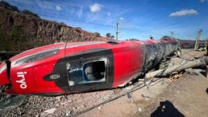 Investigación por accidente de tren en España apunta a la rotura de la vía