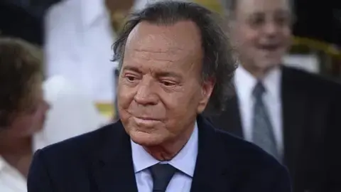 Responsable de conciertos de Julio Iglesias en R.Dominicana tilda de chantaje acusaciones