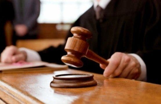 Someten a la justicia a mujer acusada de cruel agresión contra perra en Villa Juana