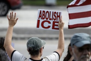 Una jueza permite que continúen las redadas migratorias de Trump en Minesota