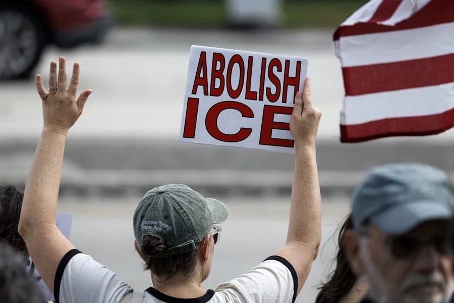 Una jueza permite que continúen las redadas migratorias de Trump en Minesota