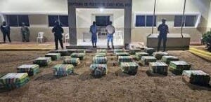 Autoridades dominicanas decomisan 863 paquetes de cocaína y capturan a dos hombres
