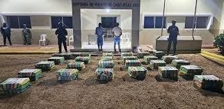 Autoridades dominicanas decomisan 863 paquetes de cocaína y capturan a dos hombres