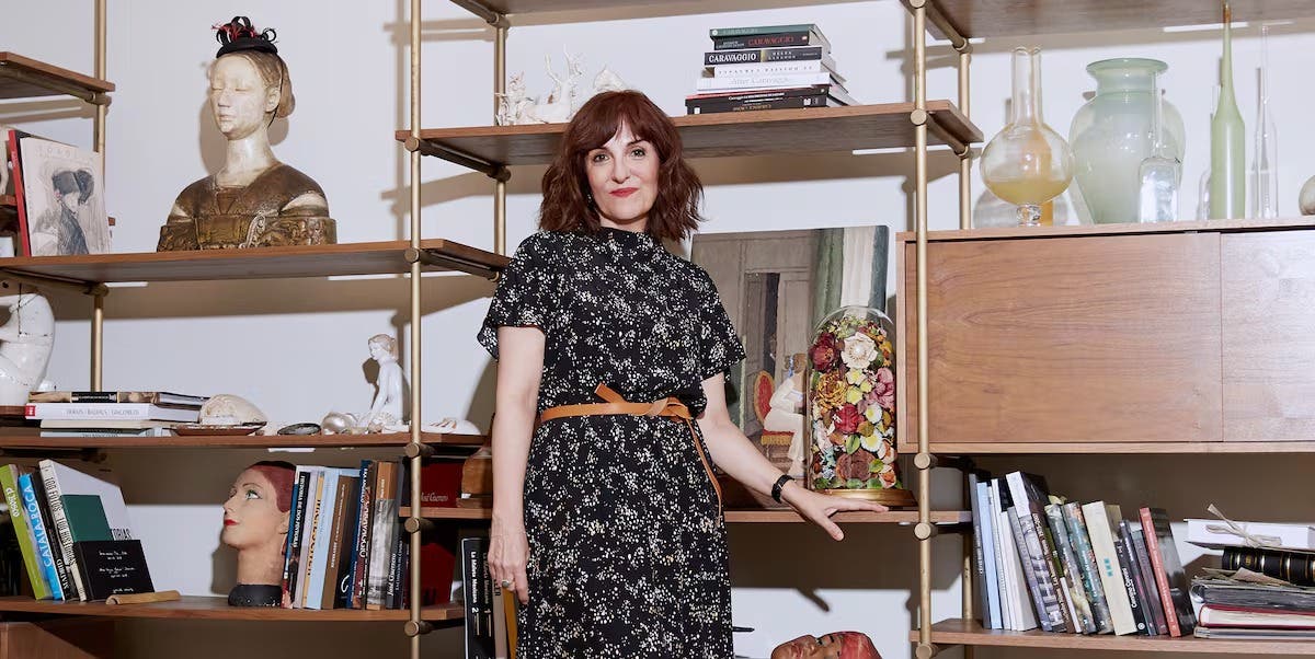 Dibujos, cuentos y cuadernos de notas, el legado «infantil» de Elvira Lindo al Cervantes