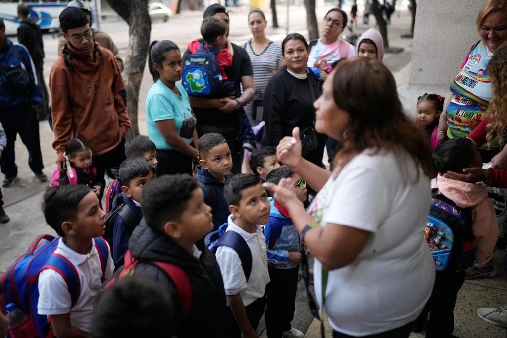 Venezuela retoma las actividades escolares una semana después del ataque militar de EEUU