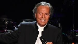 Fiscalía investiga a Julio Iglesias por denuncias de agresión sexual en 2021