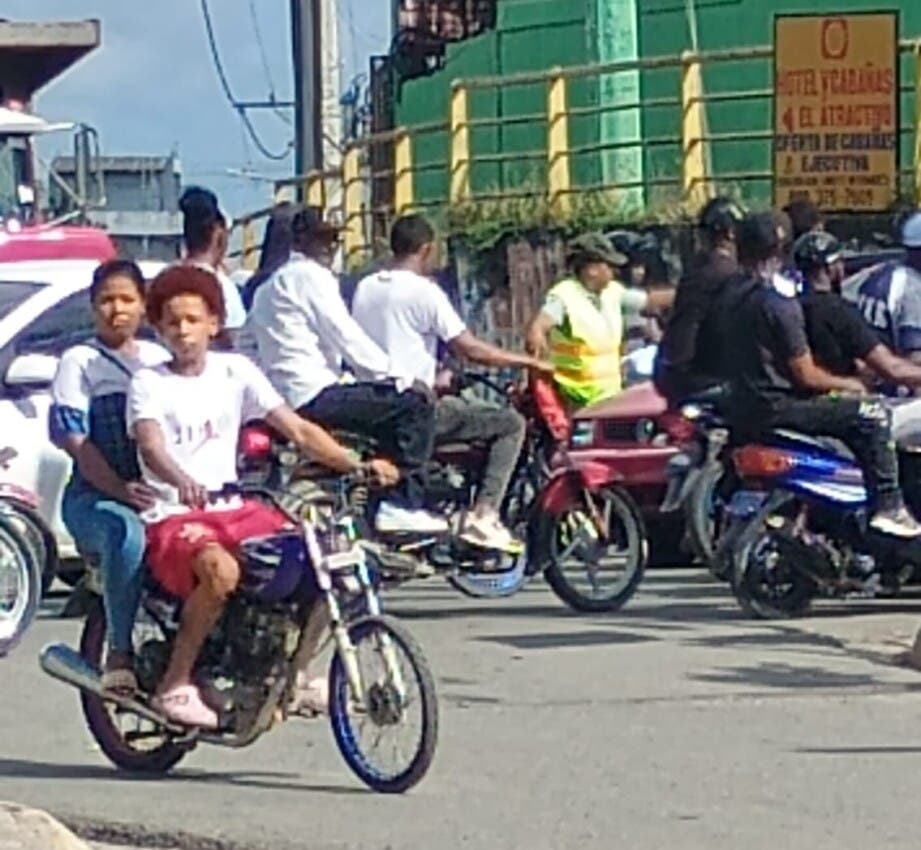Trasladar a un paciente hasta el Hospital Vinicio Calventi se ha convertido en una verdadera carrera contra el tiempo.
/Foto: José Pimentel