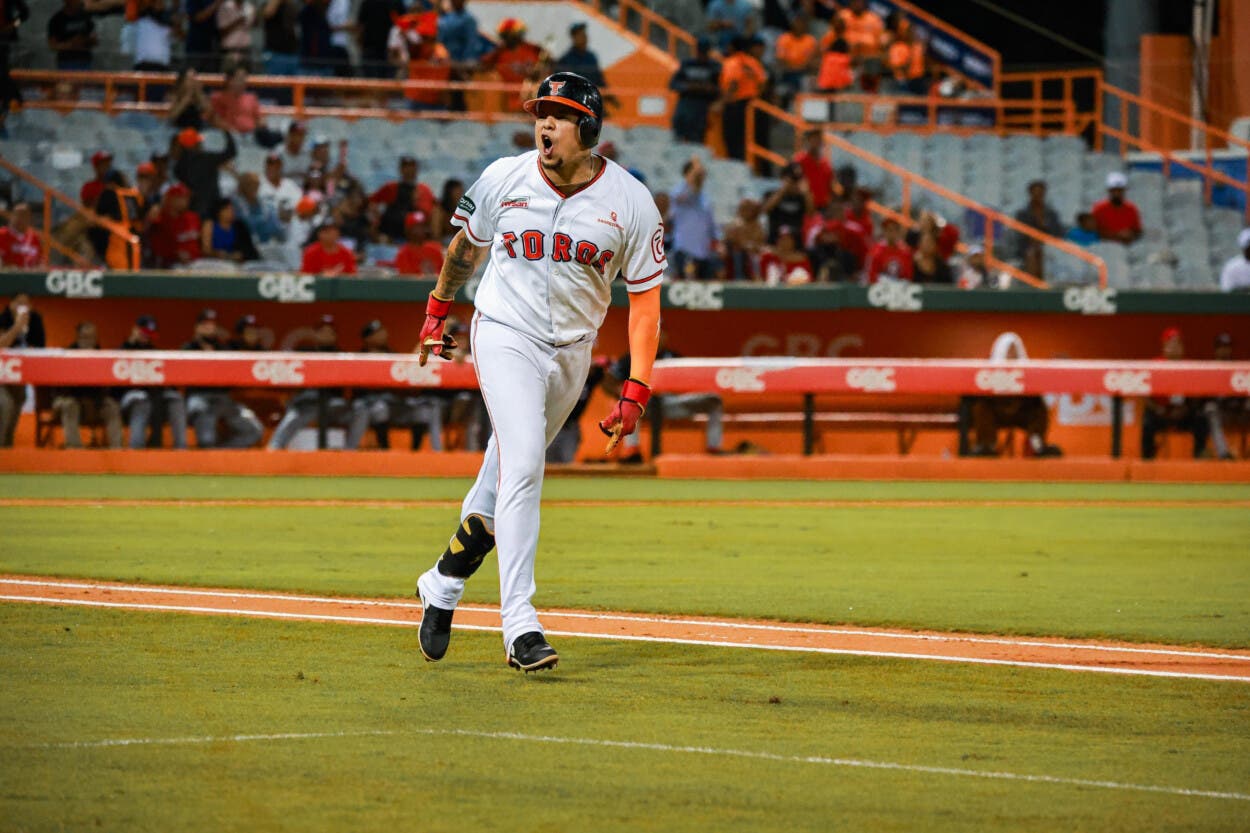 Toros del Este pisa talones al Escogido