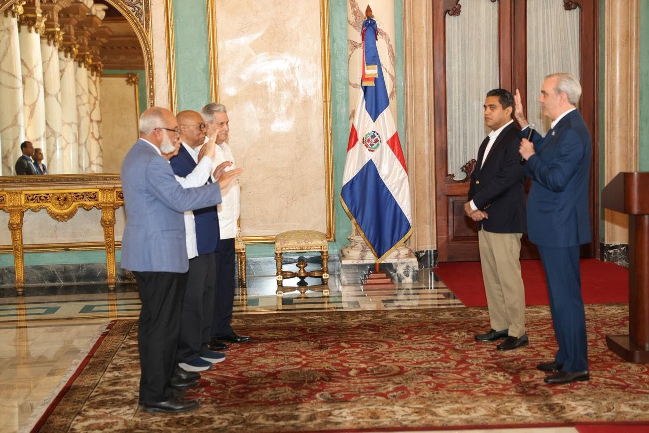 Abinader juramenta comisión de veeduría deportiva